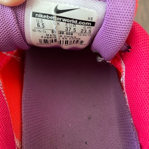 Nike shoes. Structure 17. Size 6.5 - Picture 3 of 3